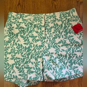 NWT Style & Co Stretch Shorts Green & White Size 12